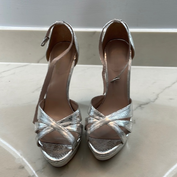 Silver heels - Picture 1 of 6